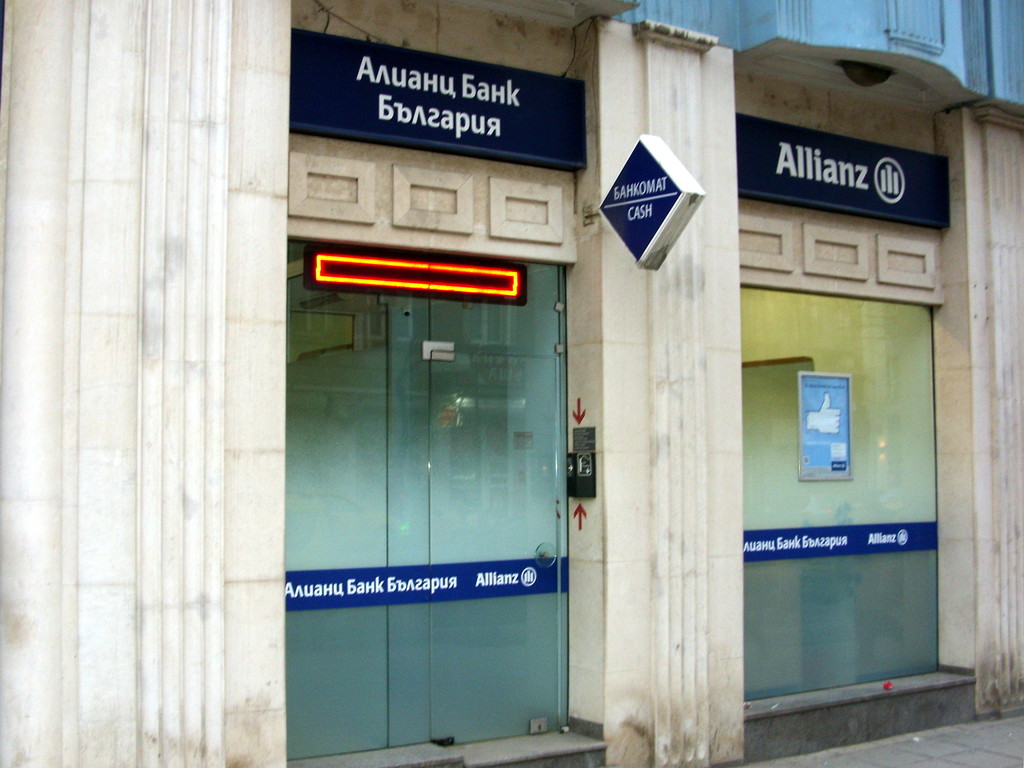 Allianz - Self service zone and ATM